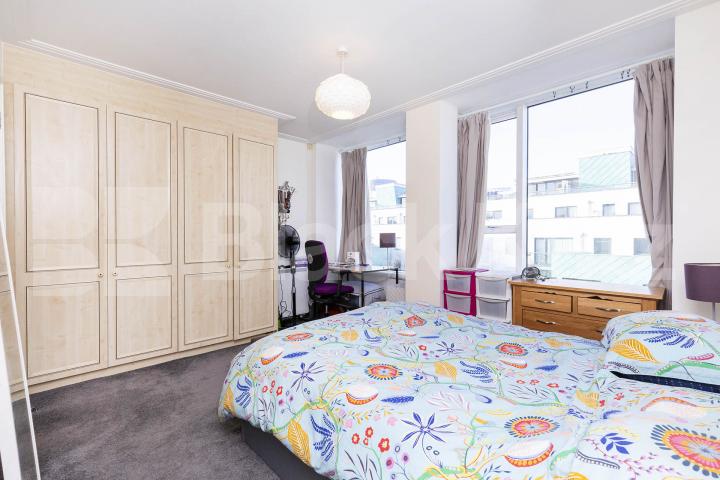 2 bed 2 bath in the heart of Highbury with concierge and rooftop gardens  Drayton Park, Highbury